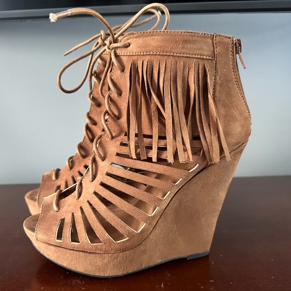 Qupid Wedge Sandals - Picture 2 of 7